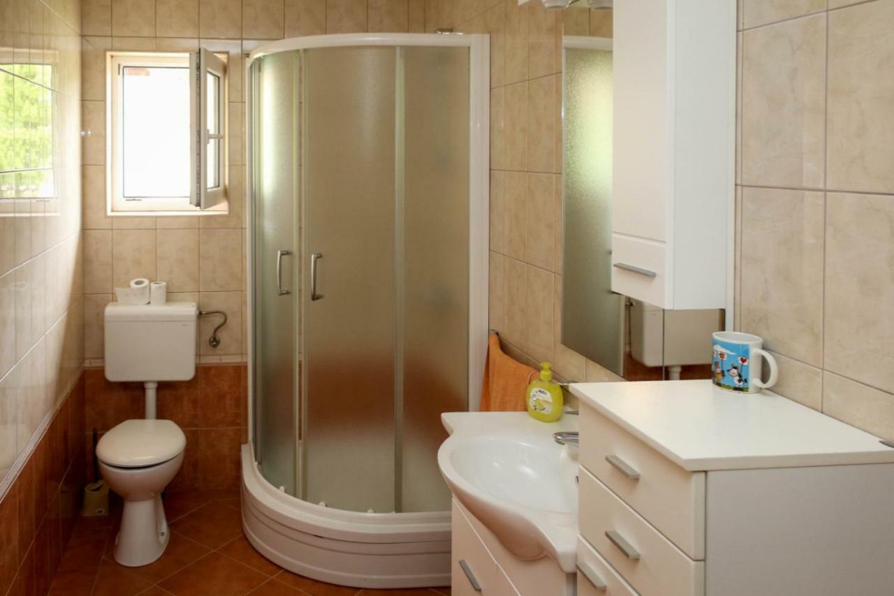 Apartman Malekin Apartment Prozor Room photo